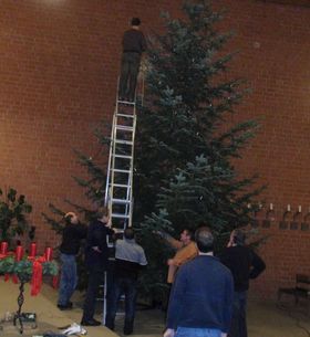 Weihnachtsbaum aufstellen